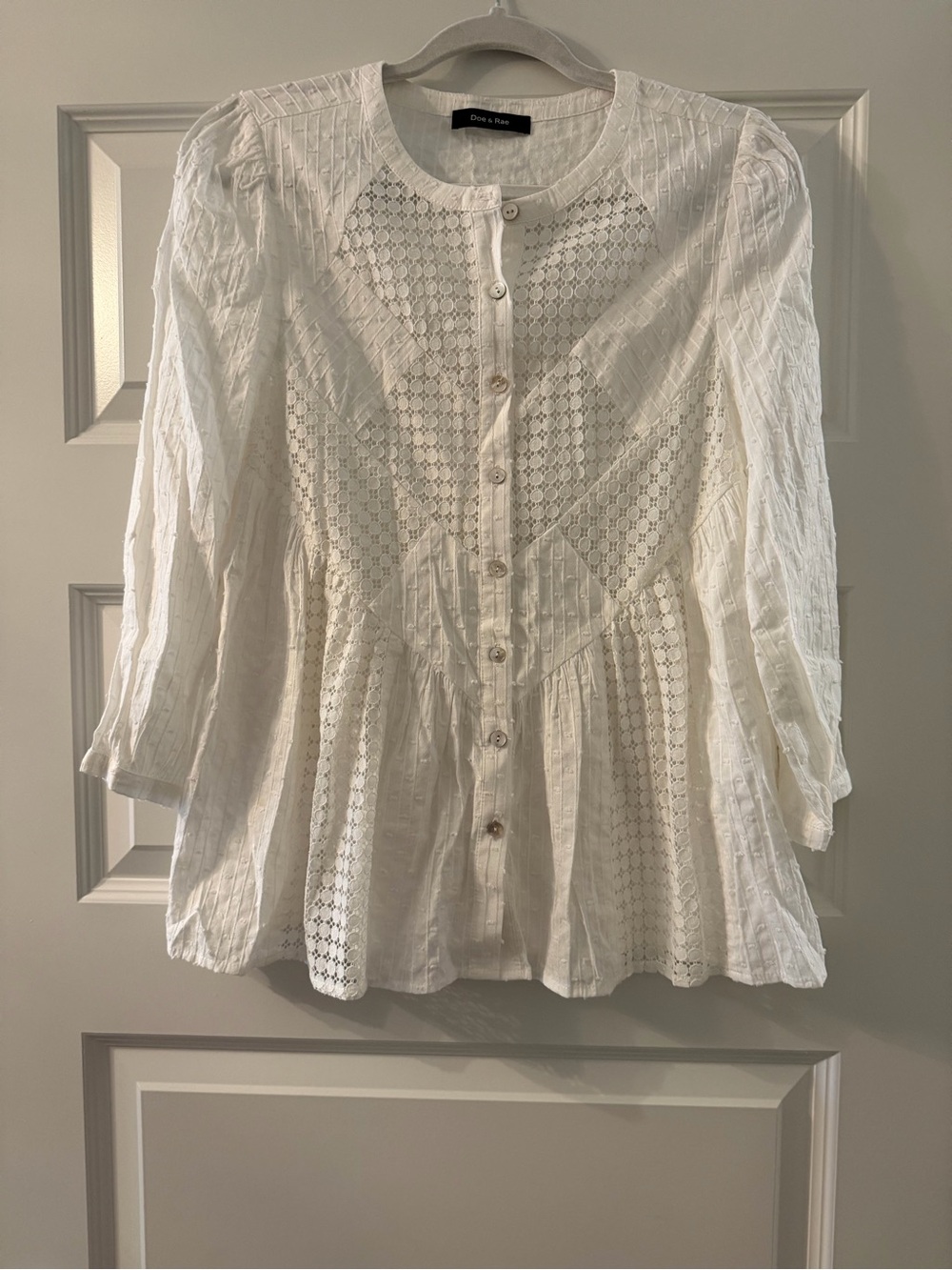 NWOT Doe & Rae White Lace Button-Front Peplum Blouse Size S